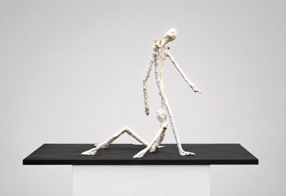 Verbunden . 2024 Original Gips und Äste . 40 x 10 x 40 cm